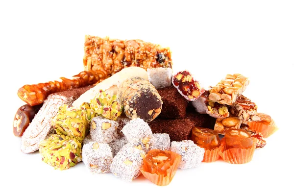 Ízletes keleti édességek (török delight), elszigetelt fehér — Stock Fotó
