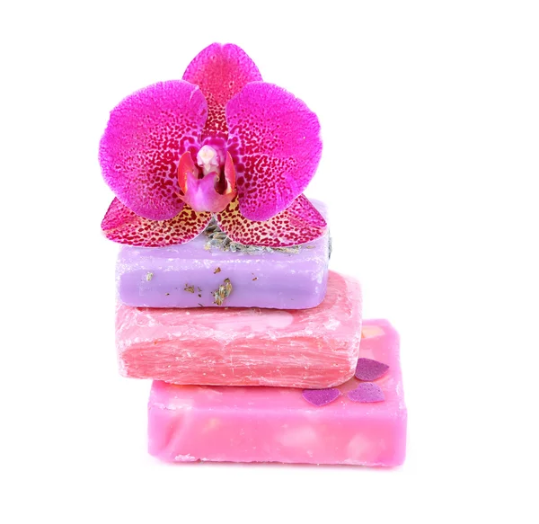 Jabón y orquídea aislados en blanco —  Fotos de Stock