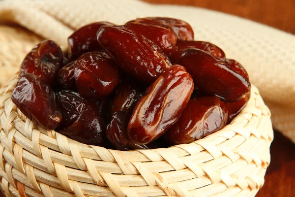 Dried dates in basket on table close up — Stock Photo, Image