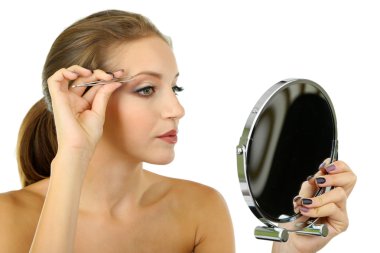 genç kadın koparma kaşları üzerine beyaz izole