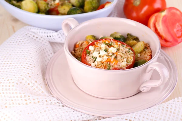 Stuffed tomatoes in pan and bowl on wooden table close-up — Stock Photo, Image