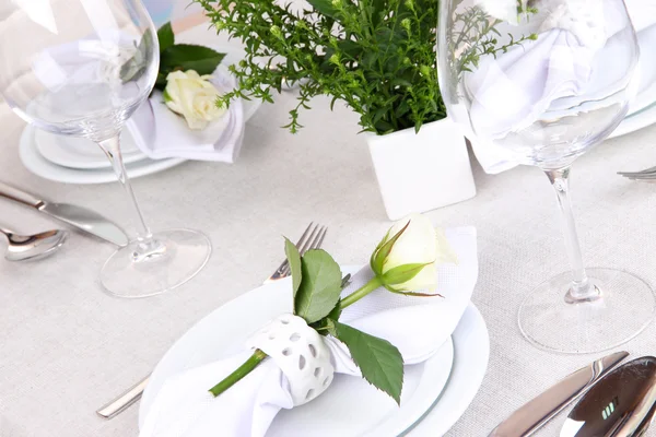 Tischordnung im Restaurant — Stockfoto