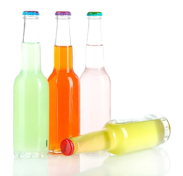 Bevande in bottiglie di vetro isolate su bianco — Foto Stock