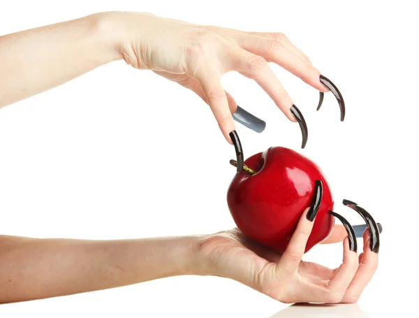 Korkutucu manikür üzerinde beyaz izole Kırmızı elma tutan elleriyle — Stok fotoğraf
