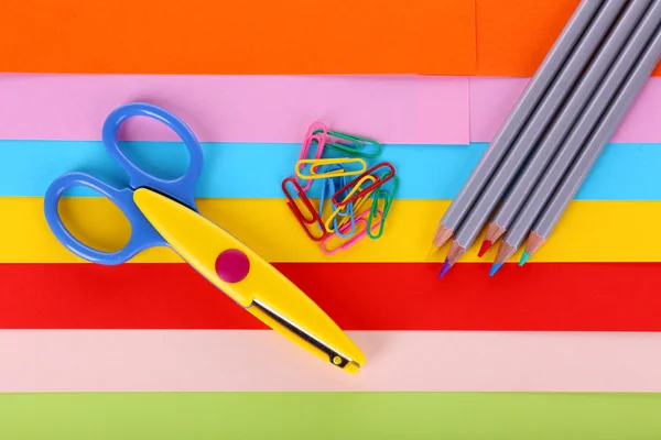 Colorful cardboard and scissors close-up — Stock Photo, Image