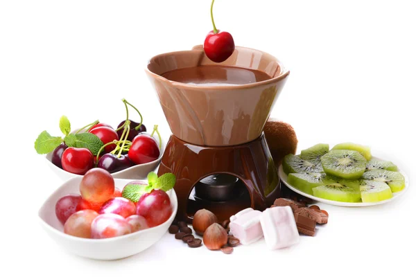 Fondue au chocolat aux fruits tranchés, isolée sur blanc — Photo