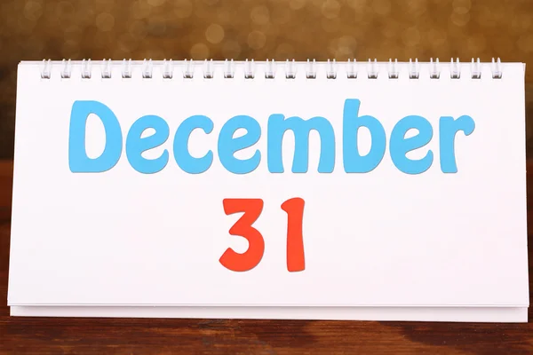 Nový rok kalendář na dřevěný stůl — Stock fotografie