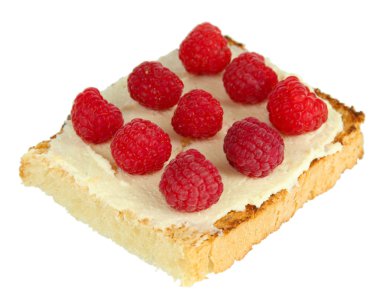 Ahududu üzerinde beyaz izole lezzetli ekmek