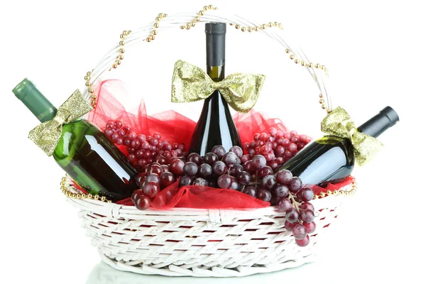 Gift basket with wine isolated on white — Stock Photo, Image