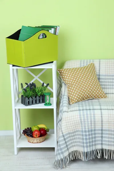 Magazines and folders in green box on shelf in room — Stock Photo, Image