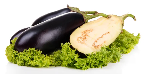 Melanzane fresche isolate su bianco — Foto Stock