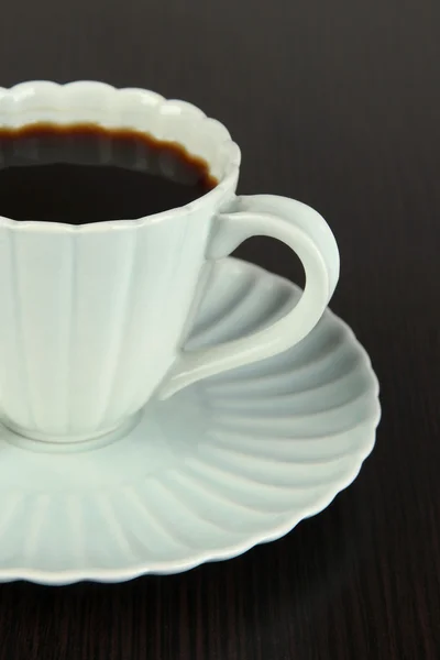 Coffee cup on wooden table close-up — Stock Photo, Image