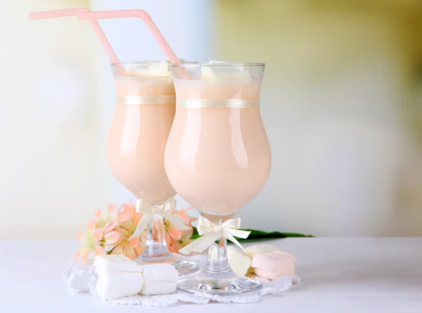 Läckra yoghurt med marshmallows, närbild — Stockfoto