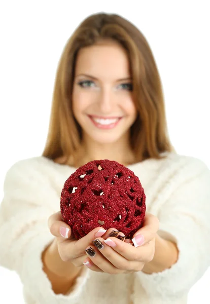 Hermosa chica sonriente con juguete de Navidad —  Fotos de Stock