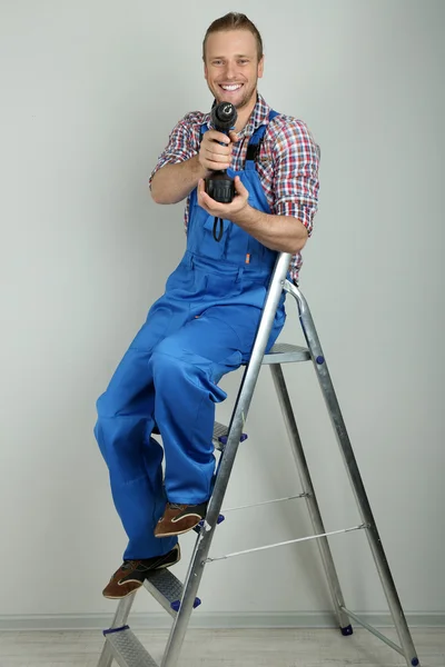 Retrato del joven capataz en la habitación — Foto de Stock