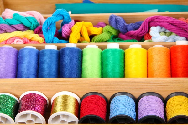 Colorful threads for needlework in wooden box close up — Stock Photo, Image