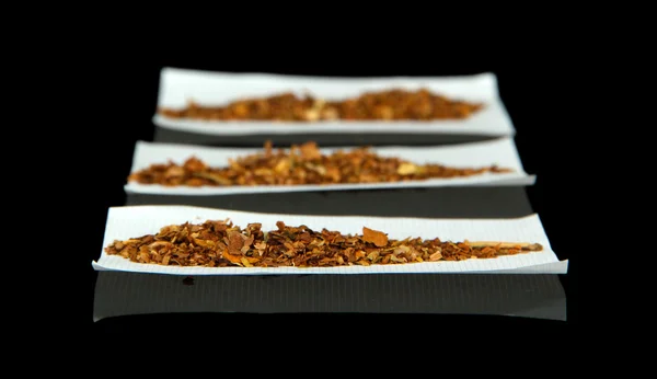 Tobacco and rolling papers, isolated on black — Stock Photo, Image