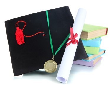 diploma, şapka ve beyaz izole kitap ile eğitimde başarı madalyası