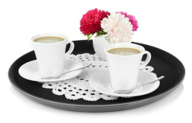 Kahve üzerine beyaz izole tepsi