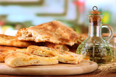 ahşap stand Pita ekmekler ile tablo parlak zemin üzerine yağlıboya