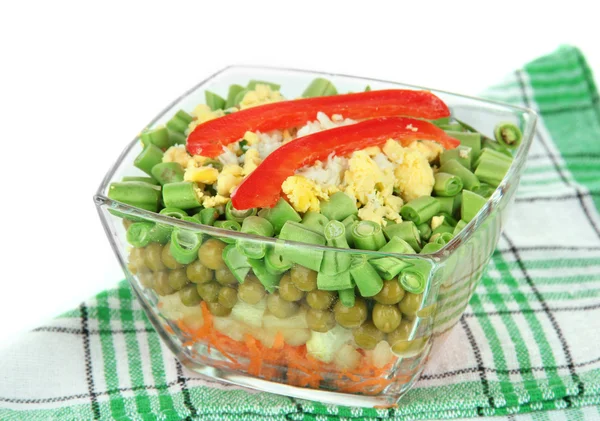 Salada saborosa com legumes frescos, isolada em branco — Fotografia de Stock