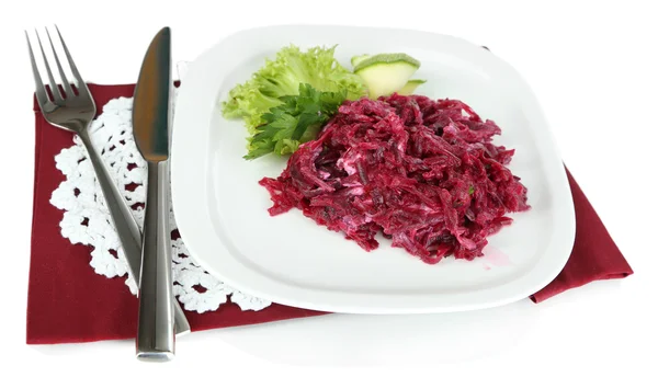 Rübensalat auf Teller auf Servietten isoliert auf Weiß — Stockfoto