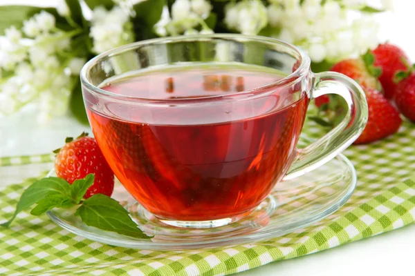 Delicious strawberry tea on table close-up — Stock Photo, Image