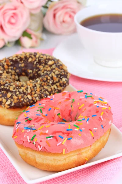 Sweet donuts with cup of tea on table close-up — Stock Photo, Image