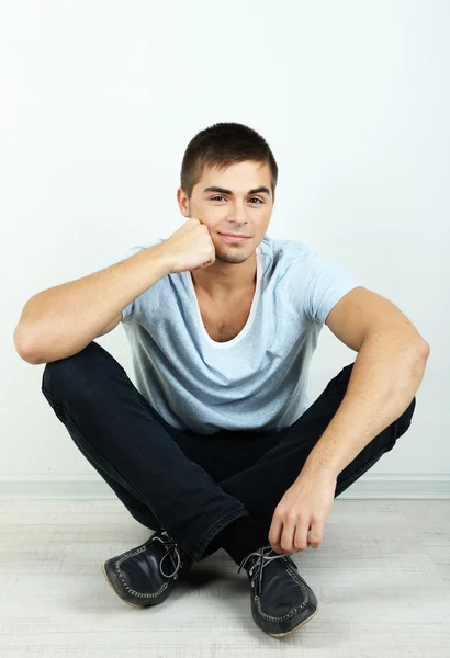 Guy sitting on floor in room — Stock Photo, Image