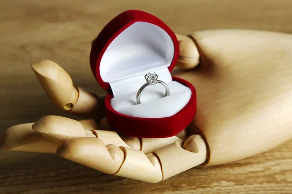 Anillo en mano de madera aislada en blanco — Foto de Stock