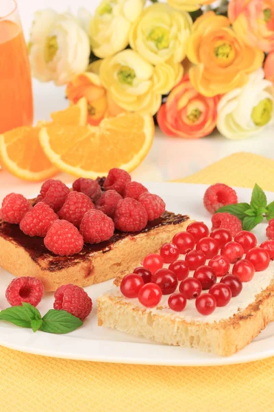 Delicious toast with berries on table close-up — Stock Photo, Image