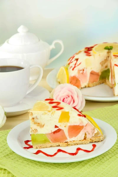 Delicious jelly cake on table on light background — Stock Photo, Image