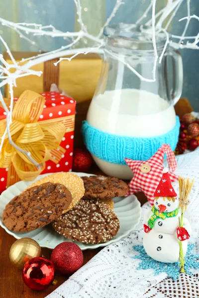 Mooie kerstcompositie met melk close-up — Stockfoto