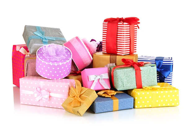 Σωρό από πολύχρωμες δώρων κουτιά που απομονώνονται σε λευκό — Φωτογραφία Αρχείου