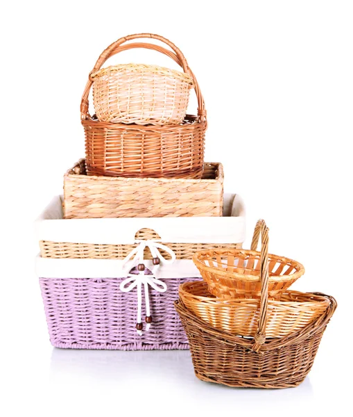 Muchas cestas diferentes aisladas en blanco — Foto de Stock