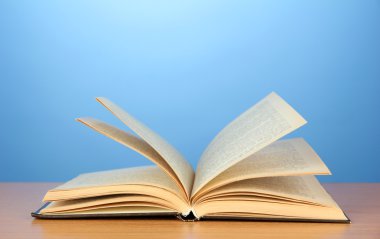 renk arka plan üzerine açık kitap