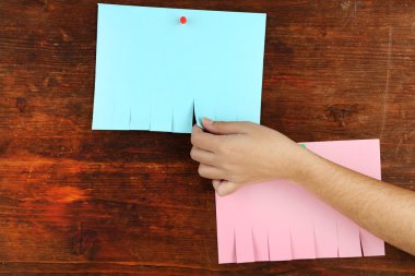 el reklamları ahşap arka plan asmak