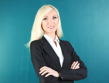 öğretmen sınıfta blackboard yakınındaki