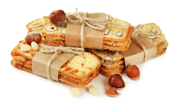 Бискотти с орехами и консервированными фруктами, изолированные на белом — стоковое фото