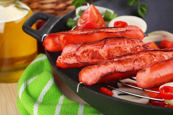 Delicious sausages with vegetables in wok close-up — Stock Photo, Image