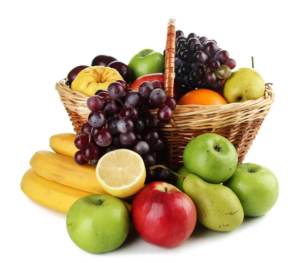 Composición de diferentes frutas con cesta aislada en blanco — Foto de Stock