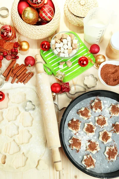 Processo de fazer biscoitos de Ano Novo close-up — Fotografia de Stock