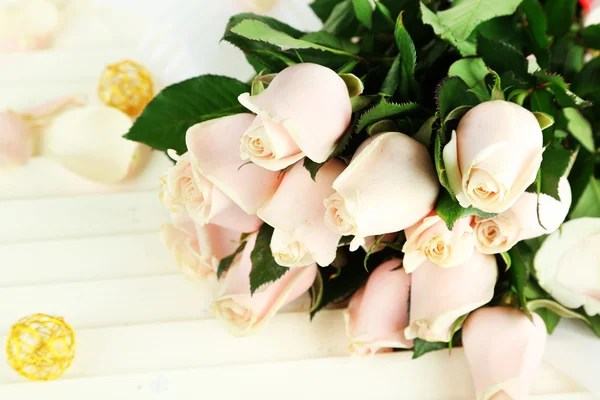 Beautiful bouquet of roses, on light background — Stock Photo, Image