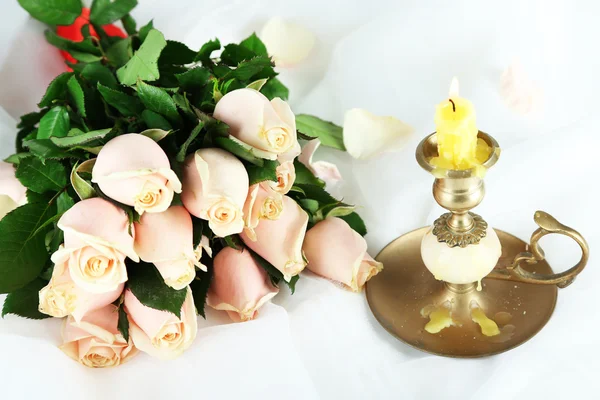 Gyönyörű csokor Rózsa, a világos háttér — Stock Fotó