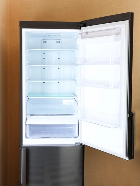 Двухдверный серый холодильник — стоковое фото