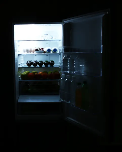 Refrigerador lleno de comida —  Fotos de Stock