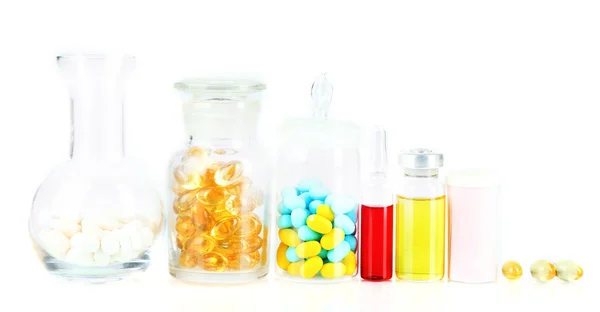 Botellas médicas y pastillas aisladas en blanco —  Fotos de Stock