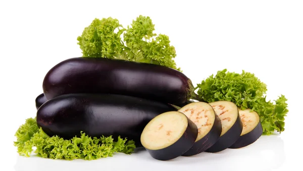 Verse aubergines geïsoleerd op wit — Stockfoto