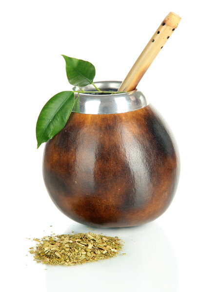 Калабаш и бомбилла с мате йерба изолированы на белом
