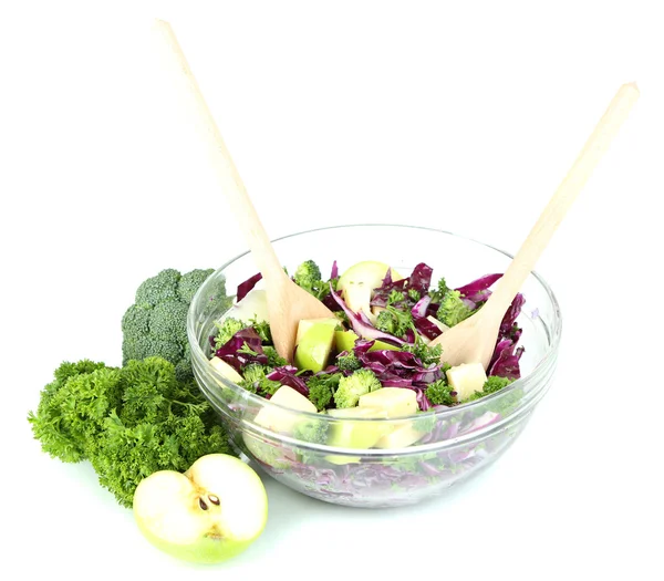 新鲜蔬菜沙拉放在碗里,用白色隔开 — 图库照片
